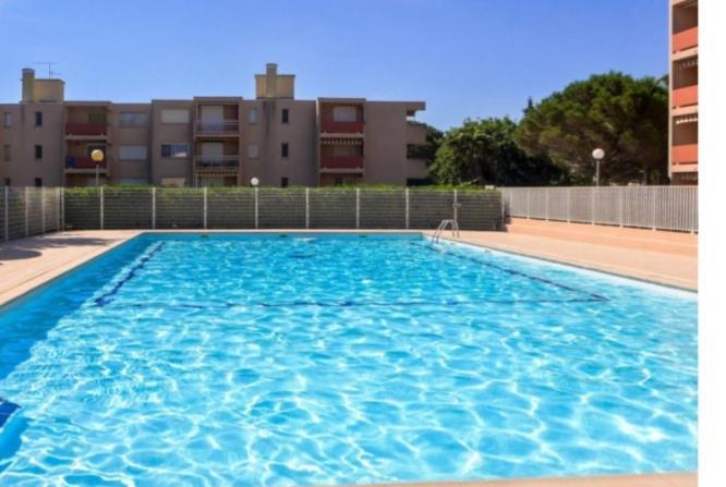 בורם-לה-מימוזה Appartement Paisible Avec Vue Panoramique Mer Et Acces Direct Plage מראה חיצוני תמונה